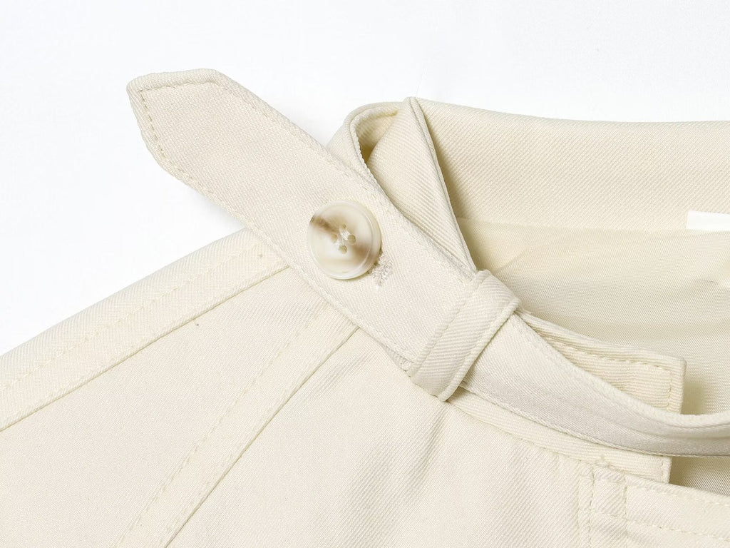 Zweiteiliger Hosenanzug mit einreihiger Jacke und lockerer Hose