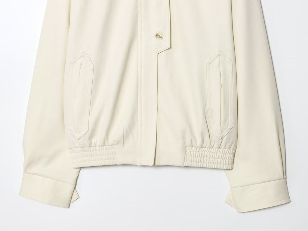 Zweiteiliger Hosenanzug mit einreihiger Jacke und lockerer Hose