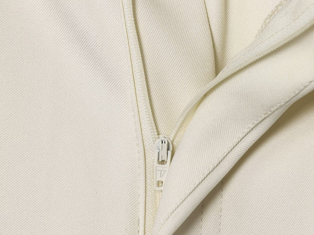 Zweiteiliger Hosenanzug mit einreihiger Jacke und lockerer Hose