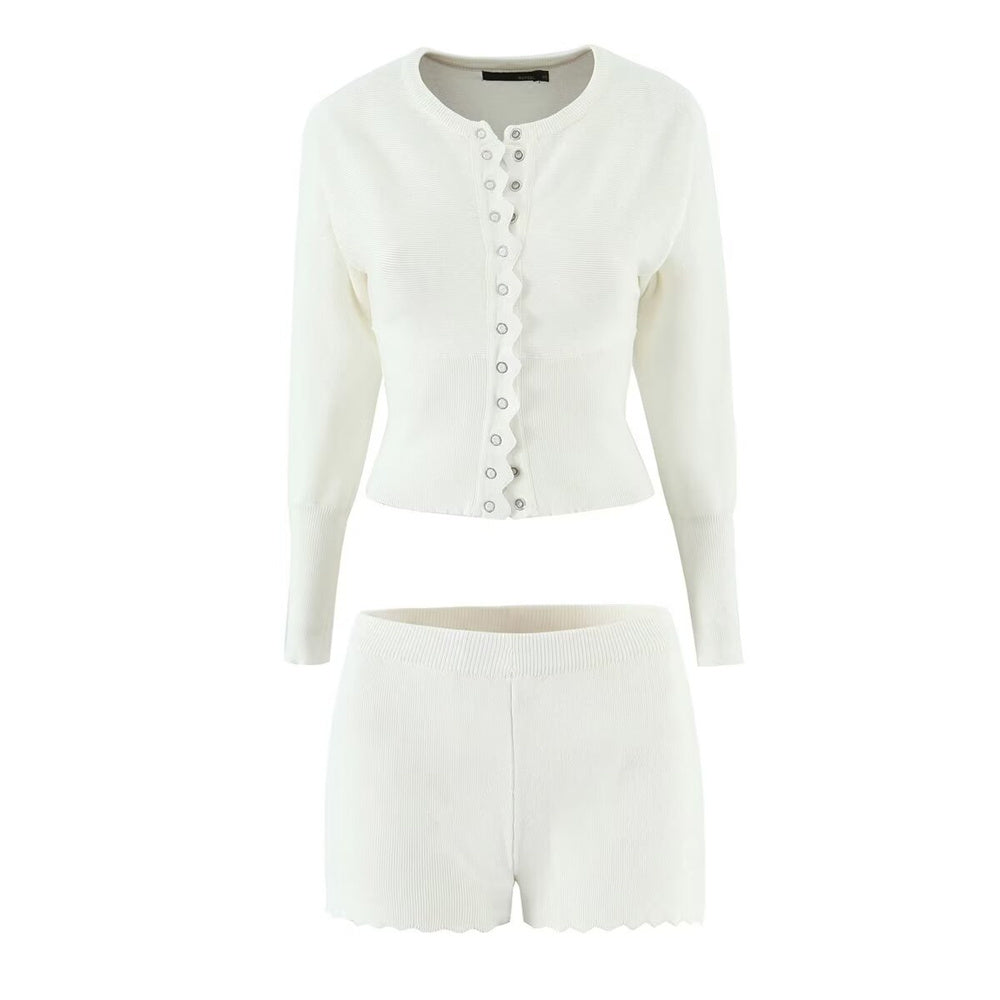 Zweiteiliges Set mit gestrickter Strickjacke und Shorts