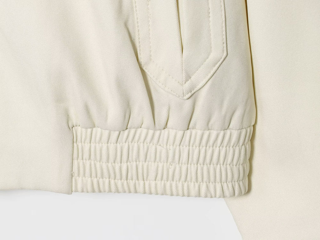 Zweiteiliger Hosenanzug mit einreihiger Jacke und lockerer Hose